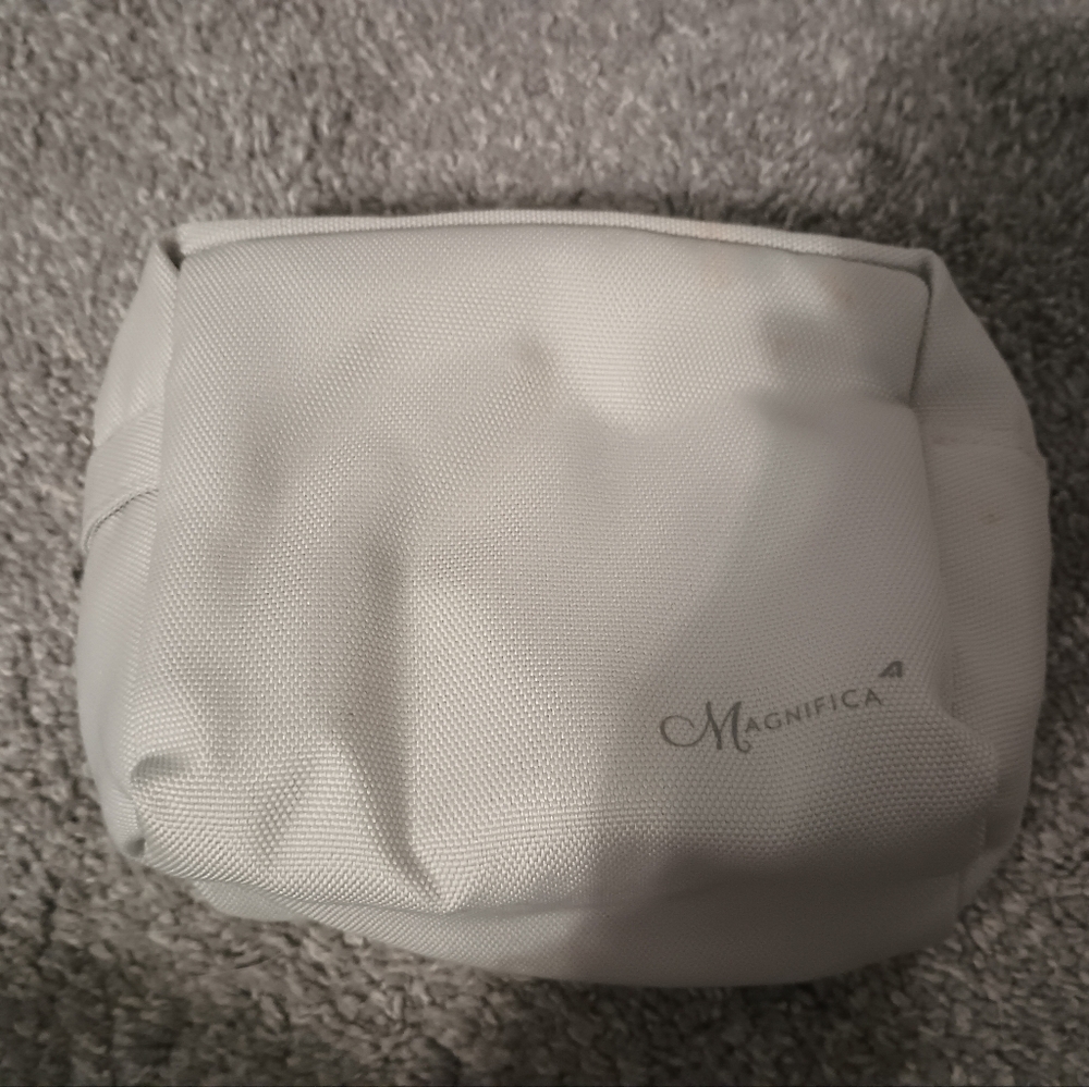 Magnifica makeup bag
